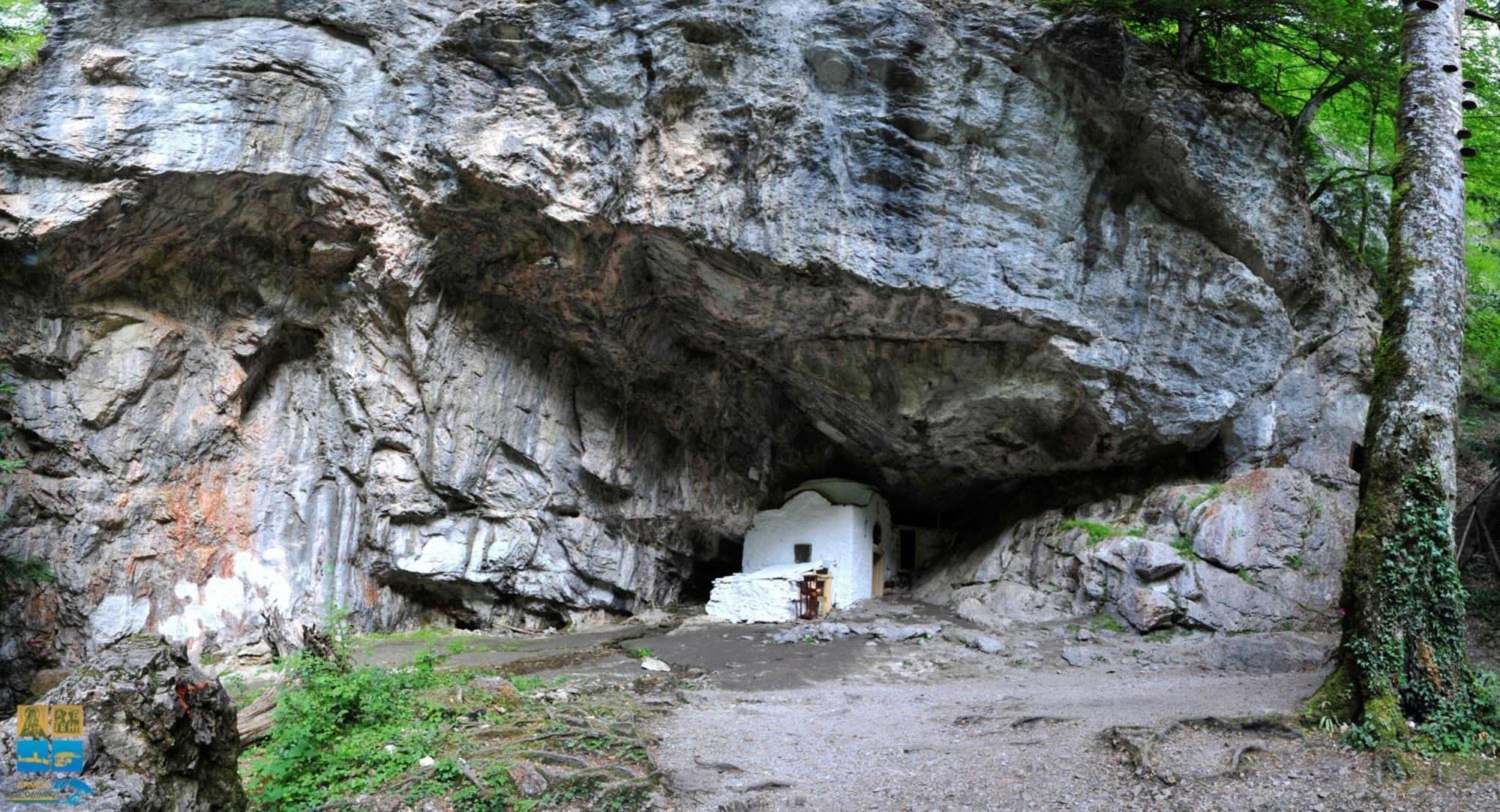 Adamidis Paralia Skotinis